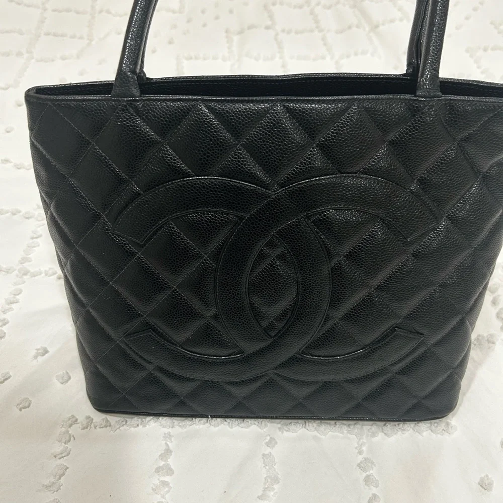 CHANEL Black Quilted CC Logo Tote - Picture 9 of 9